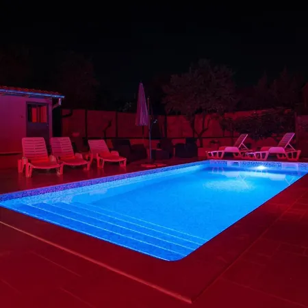 Ferienwohnung Fuer 4 Personen Ca 80 Qm In Sijana, Istrien Istrische Riviera * Pula