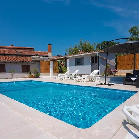 Apartment Ferienwohnung Fuer 4 Personen Ca 80 Qm In Sijana, Istrien Istrische Riviera Pula