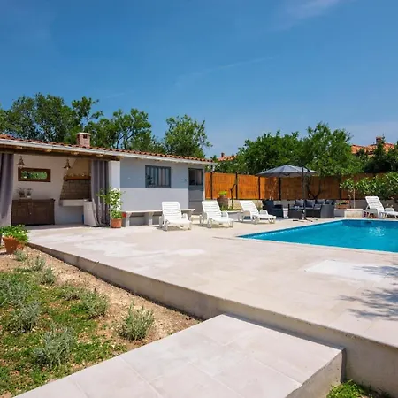 Ferienwohnung Fuer 4 Personen Ca 80 Qm In Sijana, Istrien Istrische Riviera Apartment *