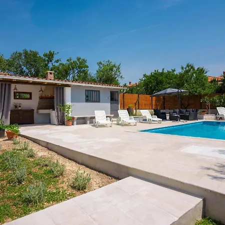 Apartment Ferienwohnung Fuer 4 Personen Ca 80 Qm In Sijana, Istrien Istrische Riviera Pula