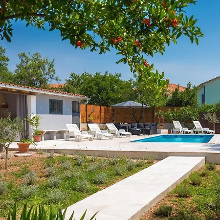 Ferienwohnung Fuer 4 Personen Ca 80 Qm In Sijana, Istrien Istrische Riviera * Pula